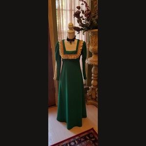 Beautiful 70s dress!